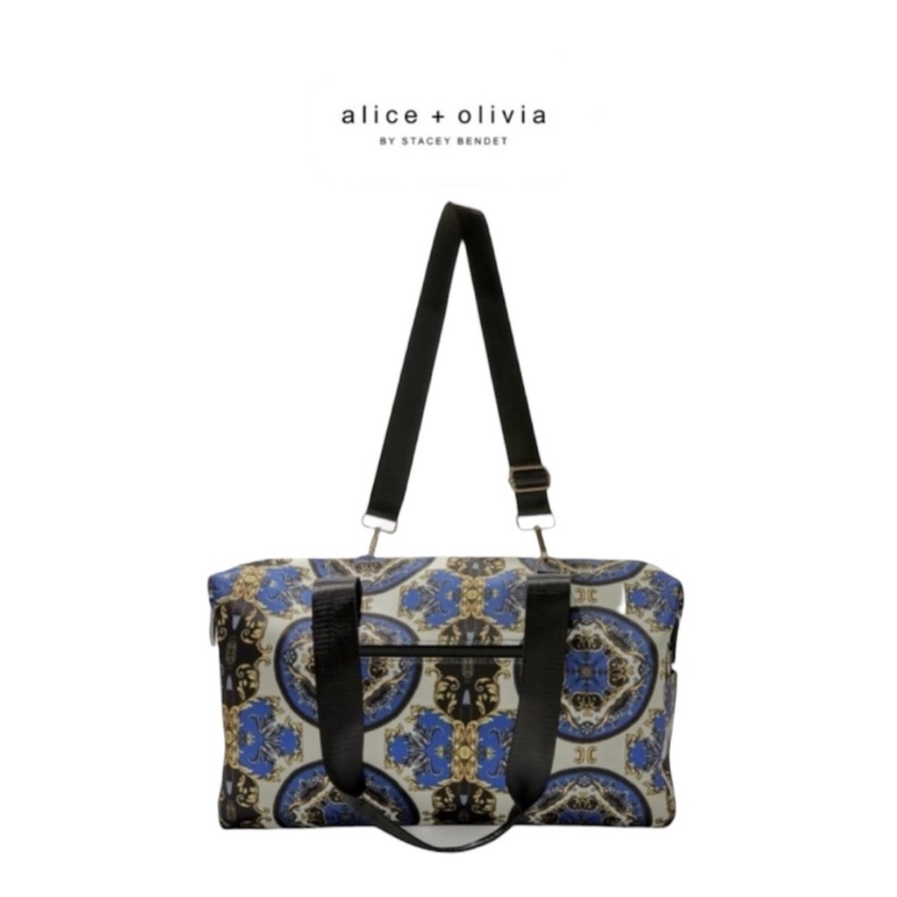 ALICE +OLIVIA A+O X FABFITFUN DUFFLE BAG Like New Color Regal
Romance Sapphire